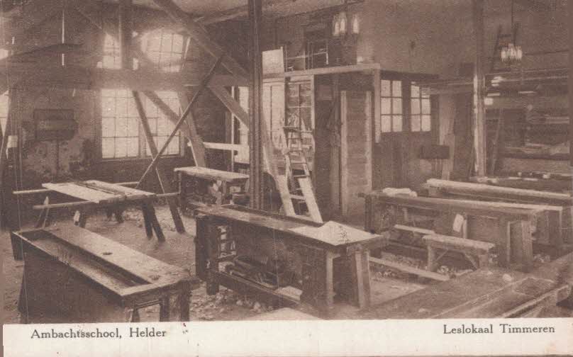 Timmerlokaal van de ambachtsschool in Dem Helder rond 1900